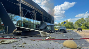 Война, 26 июля. В Чернигове дрон атаковал супермаркет, погиб ребенок. Оккупанты ударили по жилым домам в Киеве и Харькове, есть жертвы